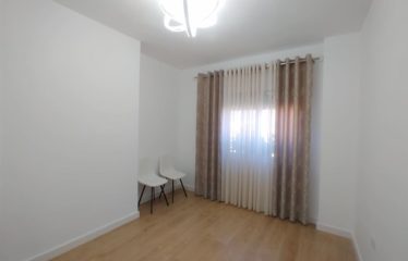 Shitet apartament 2+1, ne Bllok