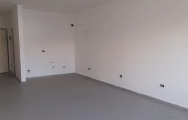 Shitet apartament 2+1, afer Parlamentit