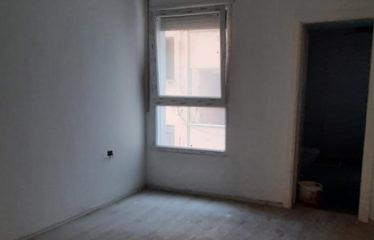 Shitet apartament 2+1, afer Parlamentit