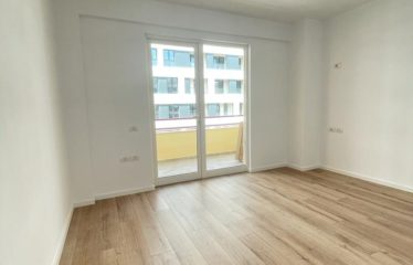 Shitet apartament 2+1, prane Square 21