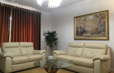 Apartament 3+1+2 me qera, te Garda