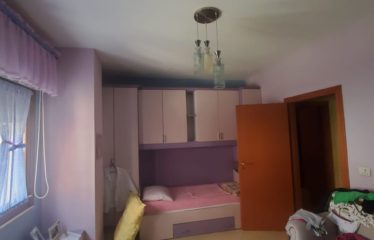 Shitet apartament 2+1, Komuna e Parisit