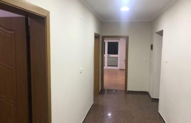 Apartament me qera, Bllok