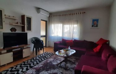 Shitet apartament 2+1, Pallati me Shigjeta