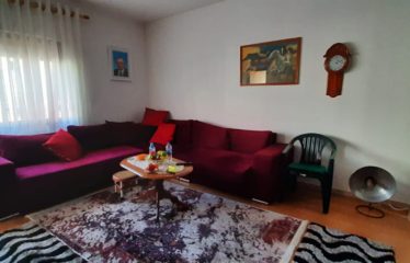 Shitet apartament 2+1, Pallati me Shigjeta