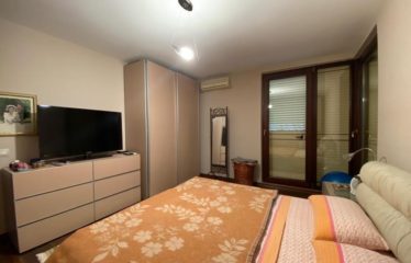 Shitet apartament 2+1, Myslym Shyr