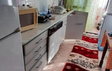 Shitet apartament 2+1, Pallati me Shigjeta