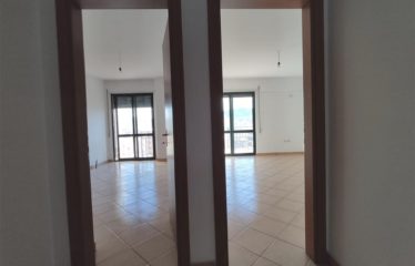 Shitet apartament 1+1, Rruga e Kavajes