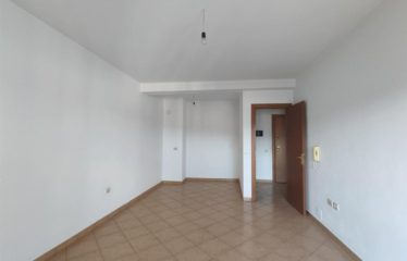 Shitet apartament 1+1, Rruga e Kavajes